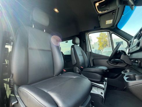 Used 2023 Mercedes-Benz Sprinter 2500 w/ Acoustic Package image 15