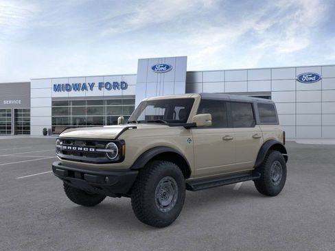 New 2025 Ford Bronco Outer Banks w/ Sasquatch Package image 1