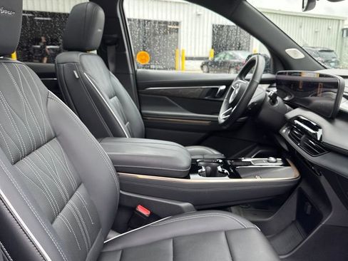 Used 2025 Buick Enclave Avenir w/ LPO, Floor Liner Package FWD image 13