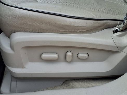 Used 2012 Lincoln MKX FWD image 23