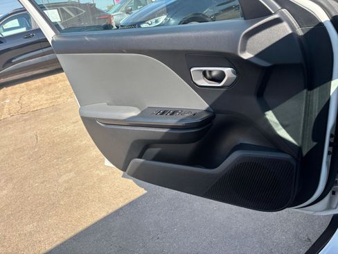 Used 2025 Kia K4 LXS image 18