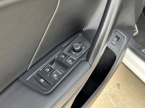 Used 2022 Volkswagen Tiguan SE R-Line image 14