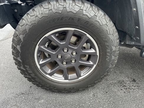 Used 2023 Jeep Gladiator Overland image 10