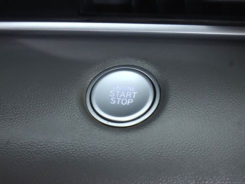Used 2022 Hyundai Elantra SEL w/ Convenience + Premium Package FWD image 25
