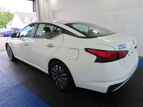 Used 2025 Nissan Altima 2.5 SV FWD image 10