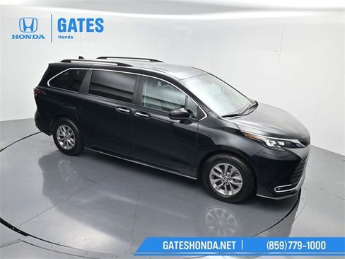 Used 2024 Toyota Sienna XLE image 50