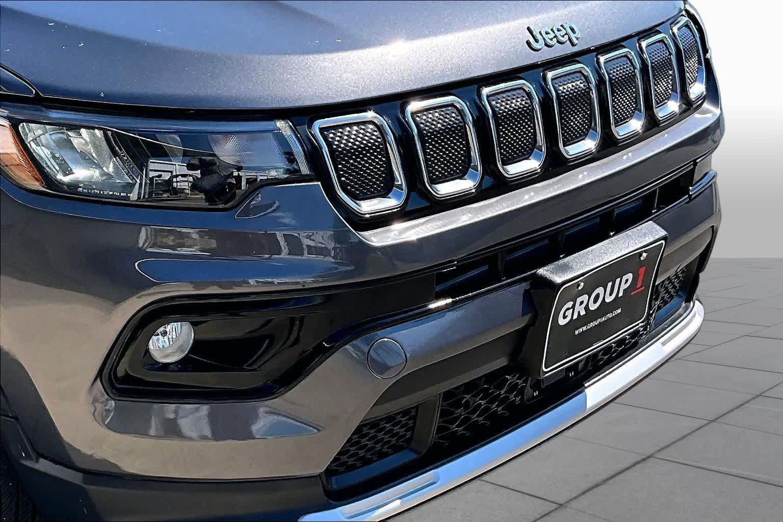Used 2022 Jeep Compass Limited w/ Sun and Sound Group AWD/4WD image 28