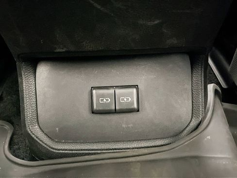 Used 2024 Toyota Highlander LE image 25