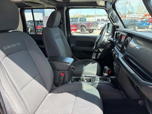 Used 2018 Jeep Wrangler Unlimited Sahara AWD/4WD image 20