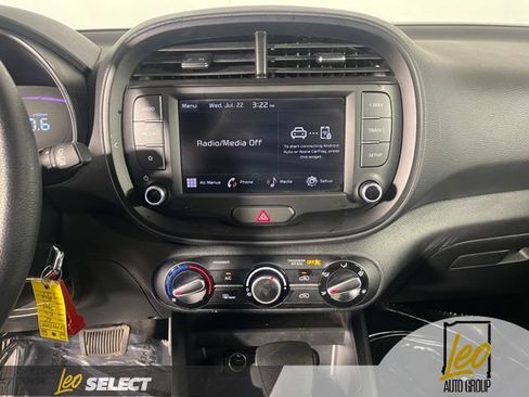 Used 2025 Kia Soul LX FWD image 19