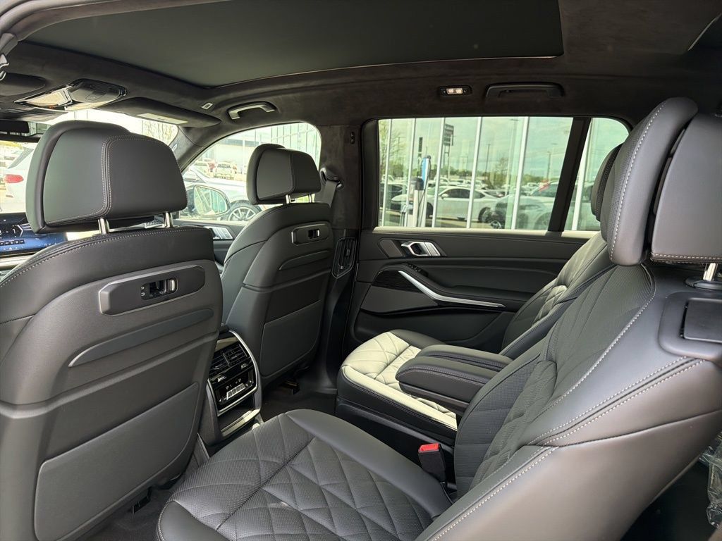New 2026 BMW X7 xDrive40i w/ M Sport Package AWD/4WD image 26