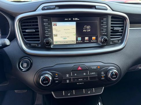 Used 2017 Kia Sorento SX FWD image 45