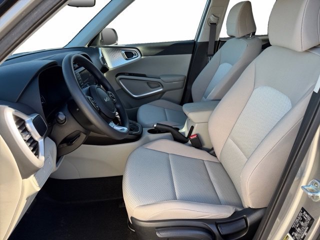 Certified 2022 Kia Soul LX FWD image 9
