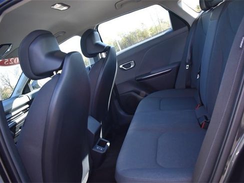 New 2025 Kia K4 LXS image 15