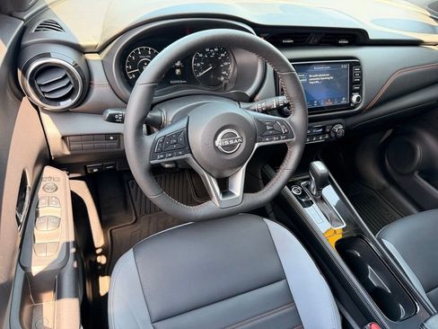 Used 2023 Nissan Kicks SR w/ SR Premium Package FWD image 22