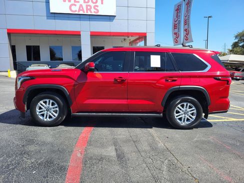 Used 2023 Toyota Sequoia SR5 w/ SR5 Premium Package image 7