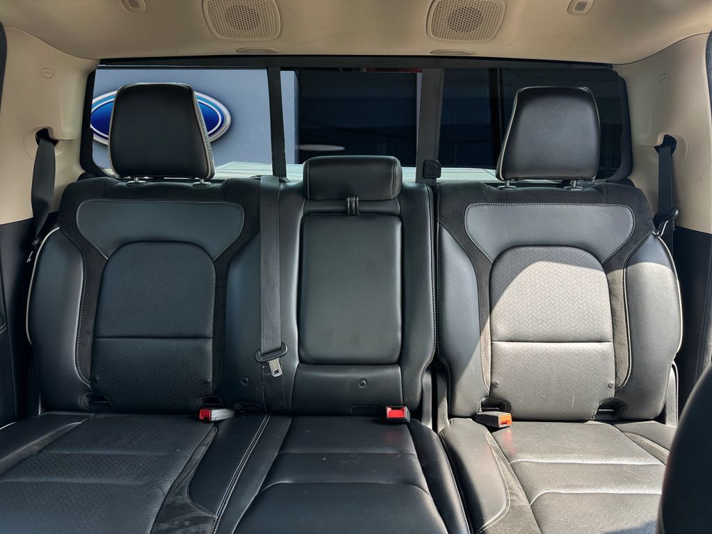 Used 2019 RAM 1500 Laramie AWD/4WD image 12