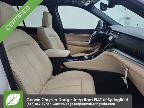 Certified 2024 Jeep Grand Cherokee Limited w/ Luxury Tech Group II AWD/4WD image 32