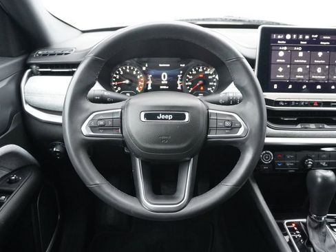 Used 2023 Jeep Compass Latitude image 13