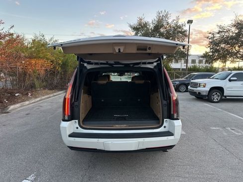 Used 2020 Cadillac Escalade ESV Platinum image 9