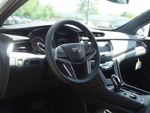 New 2025 Cadillac XT5 Luxury image 27