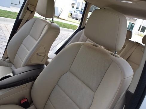 Used 2013 Mercedes-Benz GLK 250 BlueTEC 4MATIC image 40