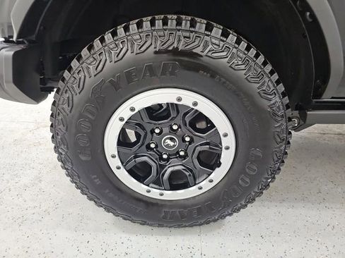 Used 2024 Ford Bronco Badlands image 7