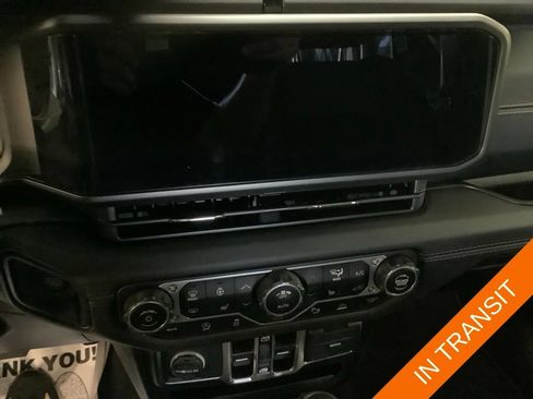Used 2024 Jeep Wrangler Unlimited Sahara w/ Technology Group AWD/4WD image 30