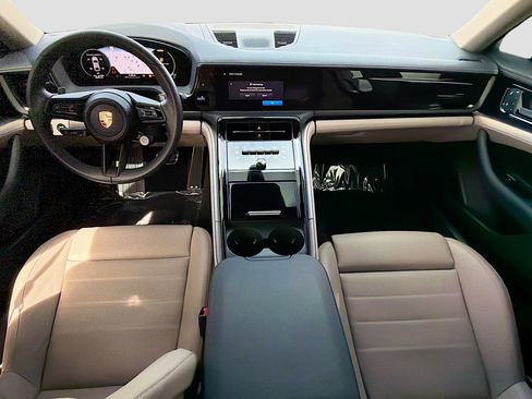 Used 2025 Porsche Panamera 4 image 16