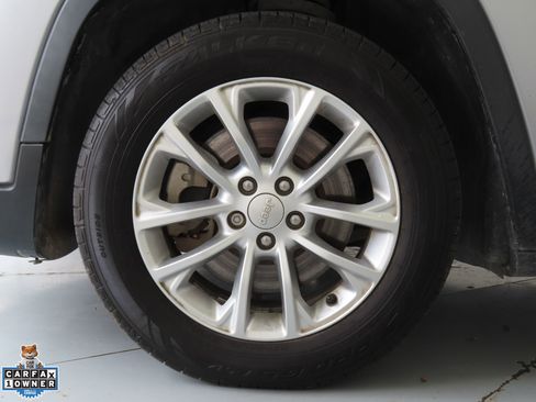 Used 2019 Jeep Cherokee Latitude w/ Popular Appearance Group FWD image 24