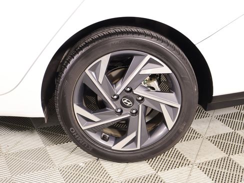 Used 2024 Hyundai Elantra SEL w/ Convenience Package image 20