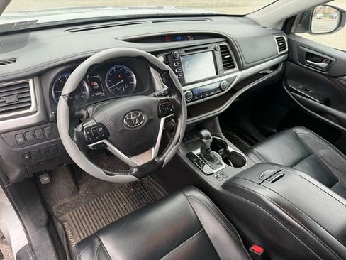 Used 2018 Toyota Highlander XLE image 12