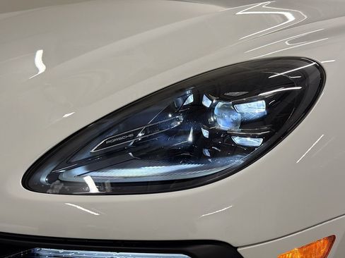 New 2026 Porsche Macan AWD/4WD image 33