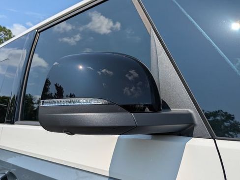 Used 2025 Volkswagen ID. Buzz 1st Edition AWD/4WD image 12
