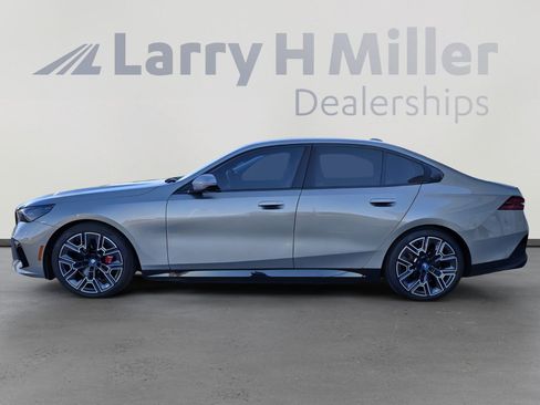 Used 2025 BMW i5 eDrive40i w/ M Sport Package image 2