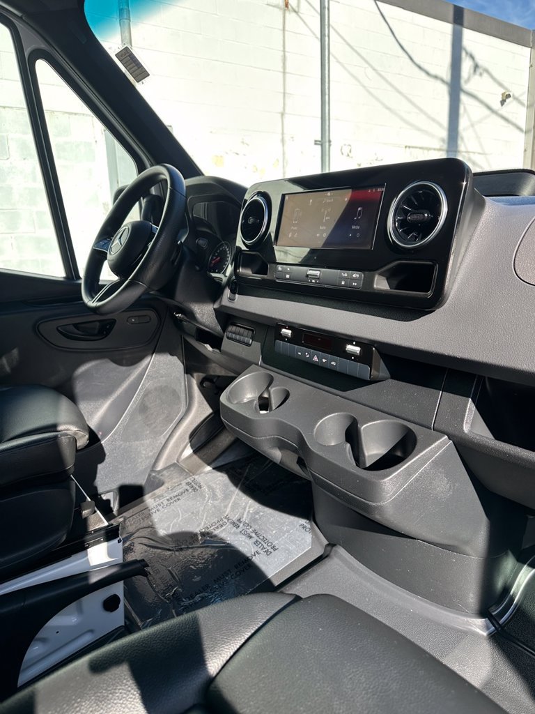 Used 2025 Mercedes-Benz Sprinter 2500 image 30