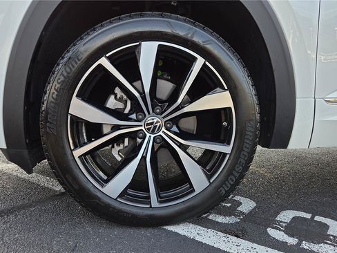 Certified 2024 Volkswagen Atlas Cross Sport SEL Premium R-Line AWD/4WD image 11