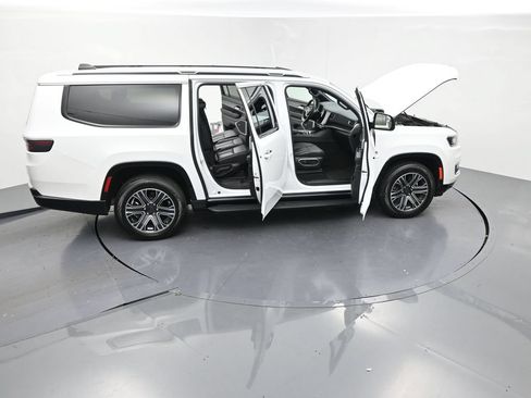 Used 2024 Jeep Wagoneer L Series II RWD image 26