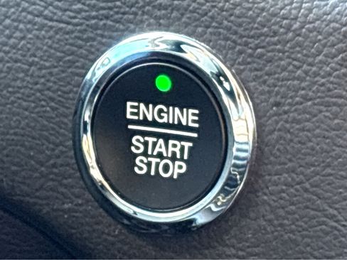 Used 2024 Ford Edge SEL image 5