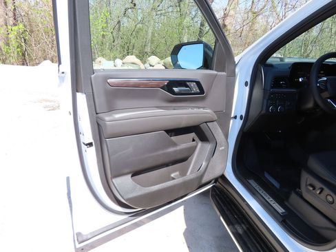 New 2026 Chevrolet Suburban LT w/ Comfort Package AWD/4WD image 26