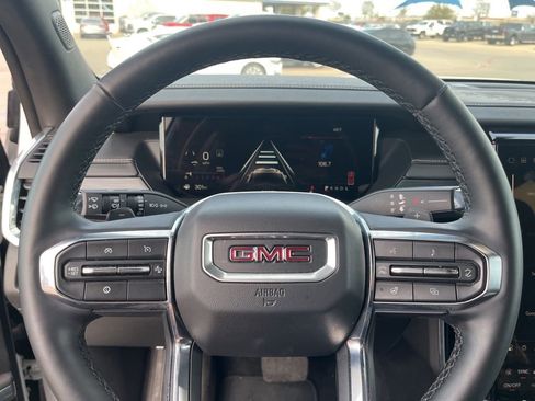 Used 2025 GMC Acadia Elevation image 9