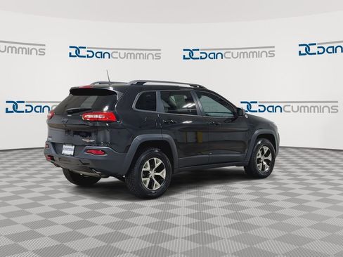 Used 2016 Jeep Cherokee Trailhawk image 9