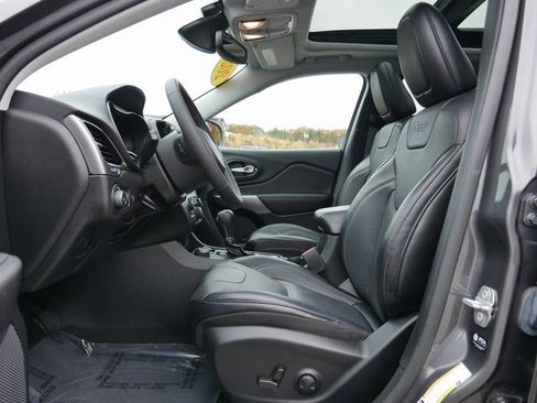 Used 2022 Jeep Cherokee Limited image 12