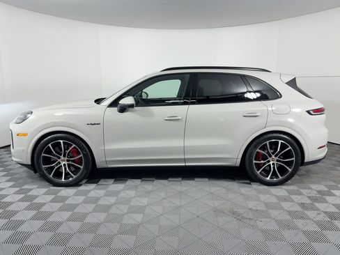 Used 2026 Porsche Cayenne S image 2