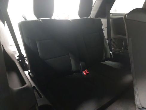 Used 2020 Ford Explorer XLT image 12