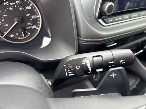 Used 2023 Nissan Rogue SV FWD image 17