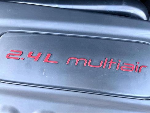 Used 2018 Jeep Renegade Latitude w/ Cold Weather Group AWD/4WD image 27