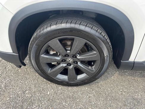 Used 2025 Honda Pilot Sport image 29