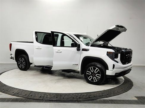 Used 2023 GMC Sierra 1500 AT4 w/ AT4 Preferred Package image 9