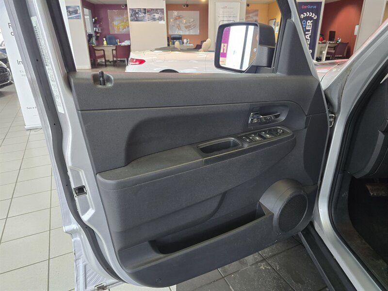 Used 2009 Jeep Liberty Sport w/ Popular Equipment Group AWD/4WD image 7